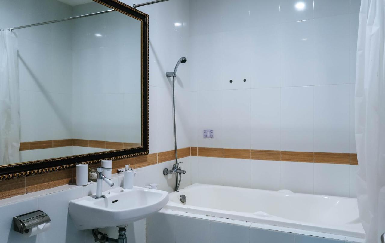 Training Centre Damhil Hotel Gorontalo Eksteriør billede